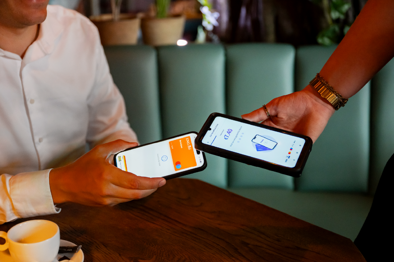 betalen met tap to pay aan tafel bij joa streetfood alkmaar