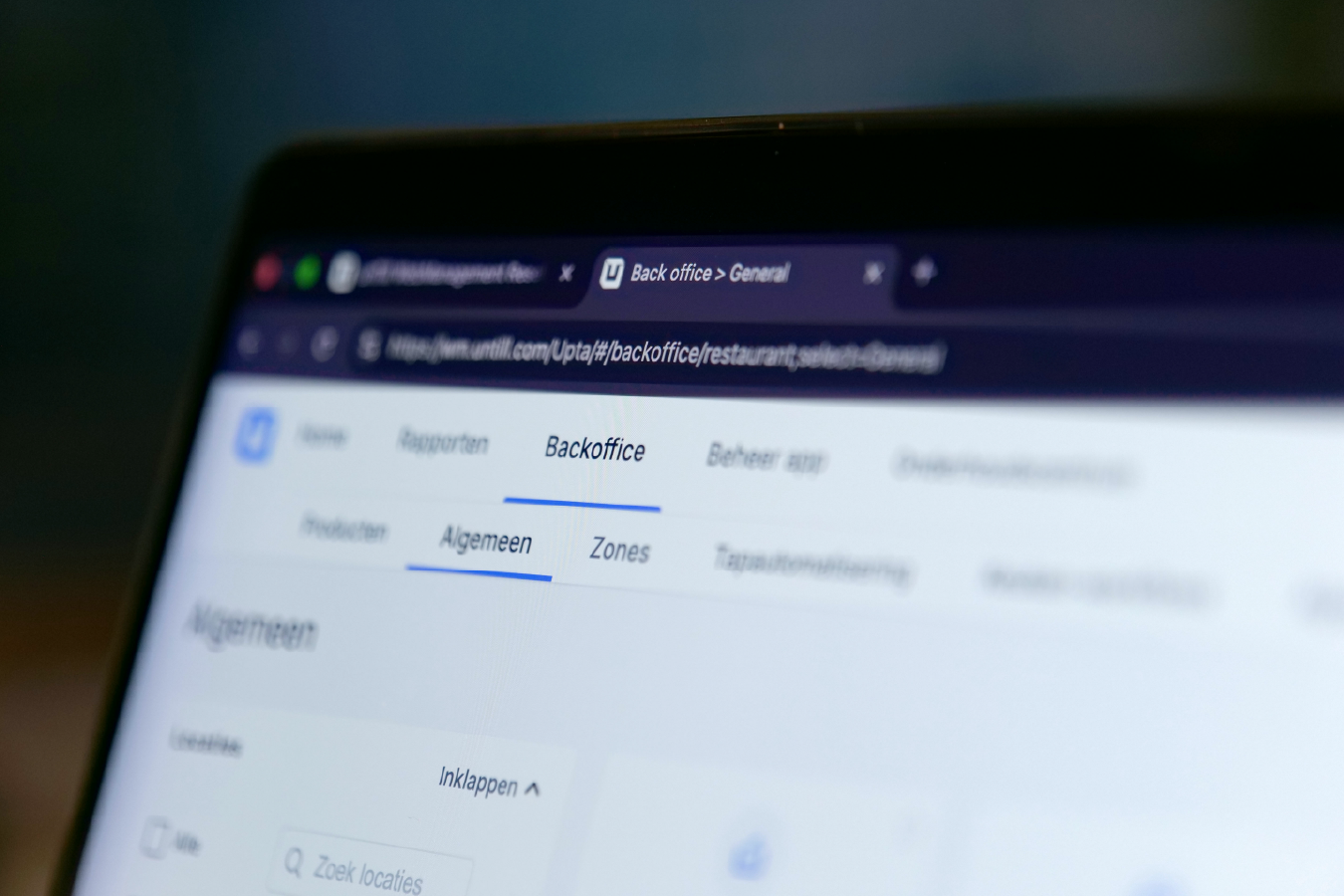 detail van untill webmanagement op laptop