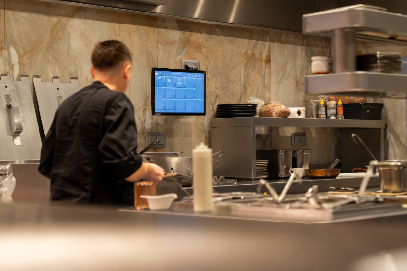 medewerker in keuken valk exclusief hotel akersloot